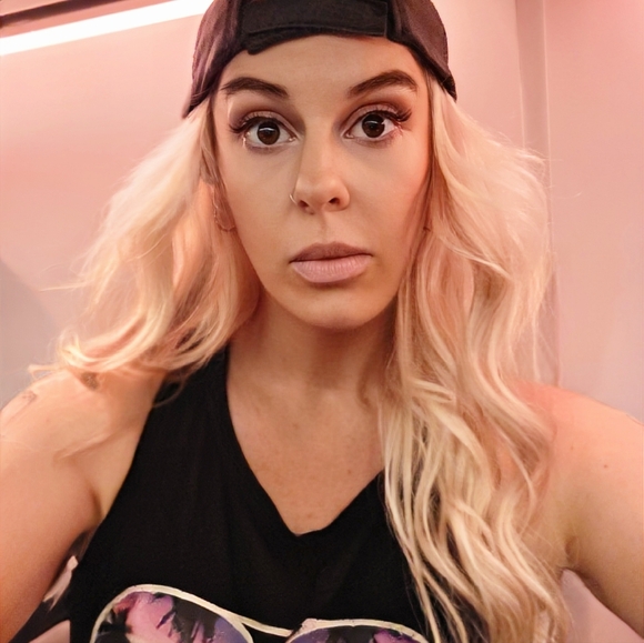 Clothes, Hair And Makeup, Home Decor, Jewelry! - Picture 7 of 7